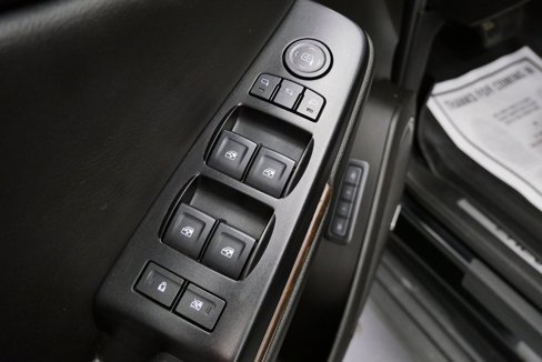 Used 2019 Chevrolet Suburban LT image 14