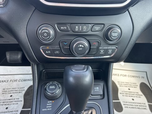 Used 2021 Jeep Cherokee Latitude Lux image 22