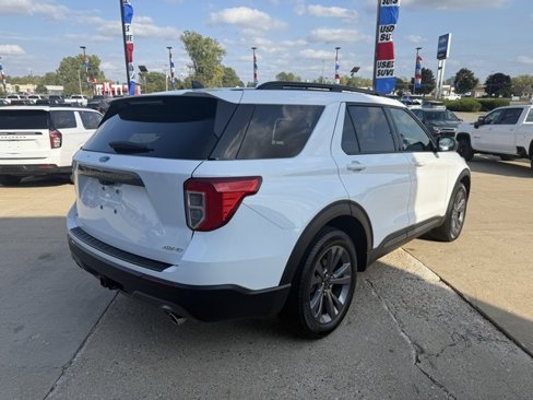 Used 2021 Ford Explorer XLT w/ Equipment Group 202A image 5