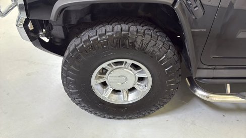 Used 2005 HUMMER H2 w/ Preferred Equipment Group image 24