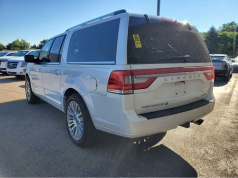 Used 2015 Lincoln Navigator L 4WD image 38