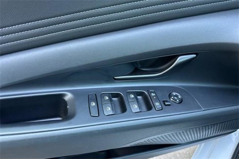 Used 2025 Hyundai Elantra Sport image 11