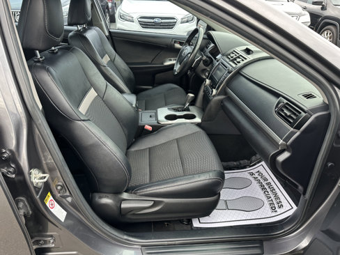 Used 2014 Toyota Camry SE image 12