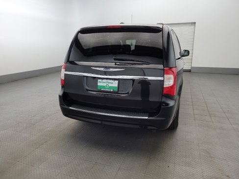 Used 2016 Chrysler Town & Country Touring w/ Driver Convenience Group image 7