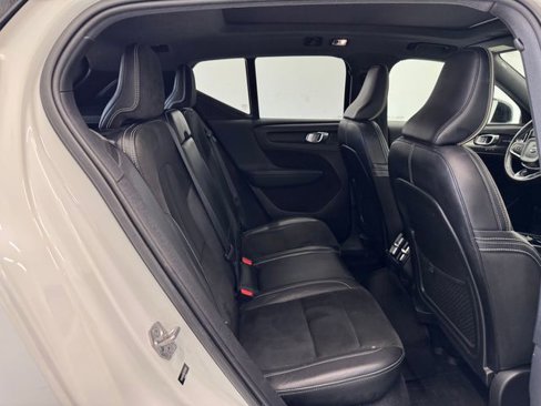 Used 2019 Volvo XC40 T5 R-Design image 17
