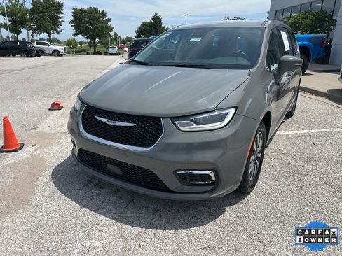 Used 2022 Chrysler Pacifica Touring-L image 11