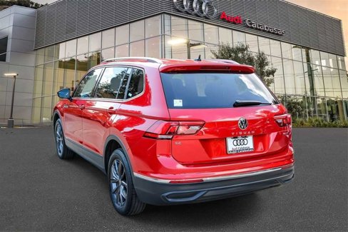 Used 2022 Volkswagen Tiguan SE image 2