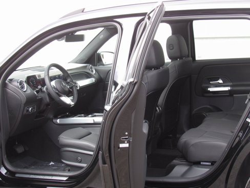 New 2025 Mercedes-Benz GLB 250 4MATIC image 14