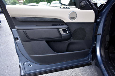 Used 2019 Land Rover Discovery HSE image 32