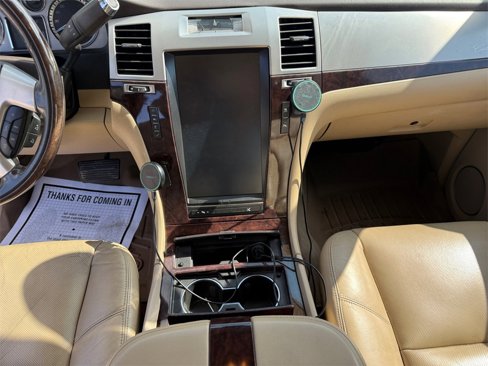 Used 2011 Cadillac Escalade EXT Premium image 11