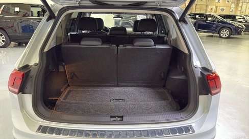 Used 2019 Volkswagen Tiguan SEL Premium w/ 3rd Row Seat Package image 32