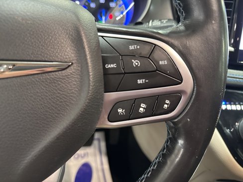 Used 2021 Chrysler Pacifica Touring w/ Cold Weather Group image 18