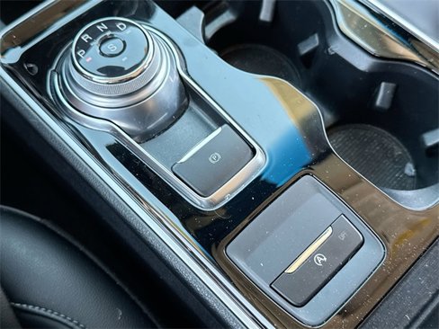 Used 2020 Ford Edge SEL image 19
