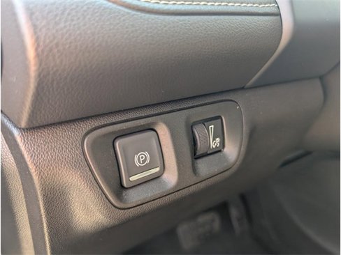 Used 2022 GMC Acadia SLE image 17