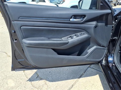 Used 2024 Nissan Altima 2.5 SV image 17