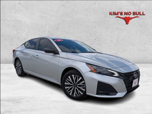 Used 2024 Nissan Altima 2.5 SV image 1