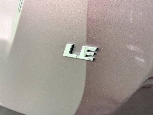Used 2018 Toyota RAV4 LE image 13