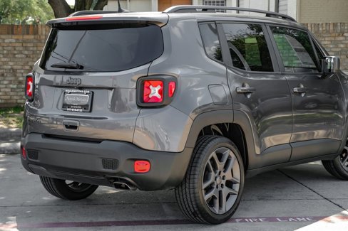 Used 2021 Jeep Renegade Latitude w/ Sun & Sound Group image 17