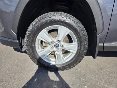 Used 2019 Toyota RAV4 LE image 9