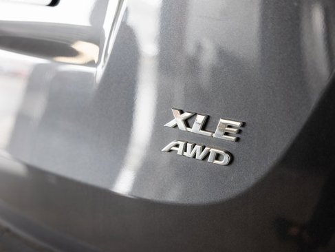 Used 2015 Toyota RAV4 XLE image 8