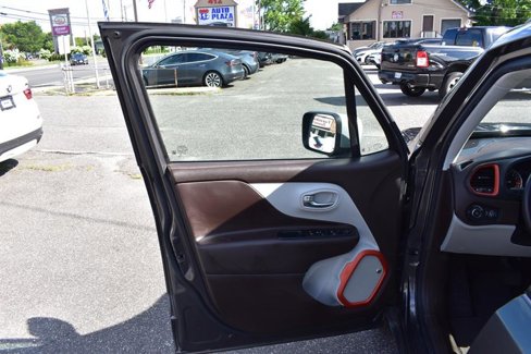 Used 2016 Jeep Renegade Limited image 28