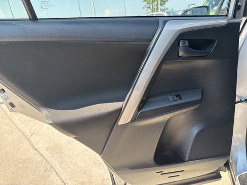 Used 2018 Toyota RAV4 LE image 14