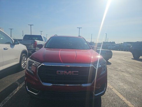 Used 2022 GMC Terrain SLE w/ Driver Convenience Package image 2