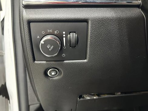 Used 2018 Jeep Grand Cherokee Limited image 18