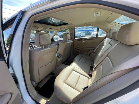 Used 2011 Mercedes-Benz E 350 4MATIC Sedan image 21