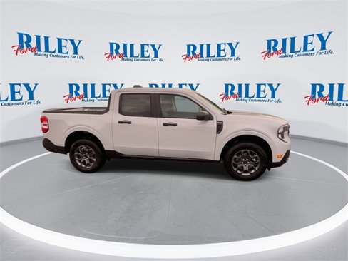 New 2025 Ford Maverick XLT image 9