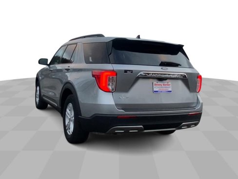 Used 2023 Ford Explorer XLT w/ Equipment Group 202A image 7