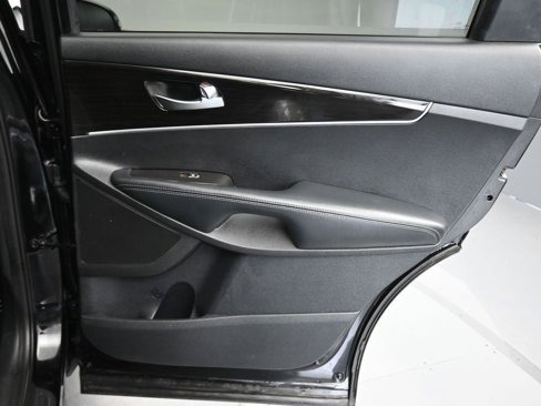 Used 2020 Kia Sorento LX image 38