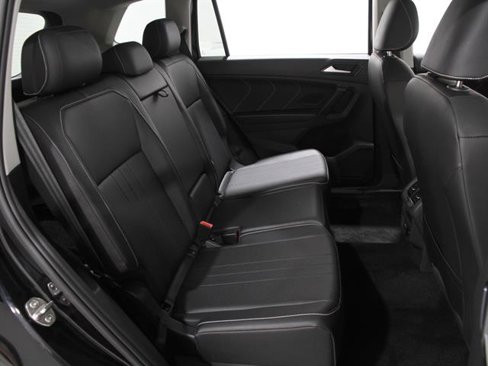 Used 2023 Volkswagen Tiguan SE w/ Panoramic Sunroof Package image 20