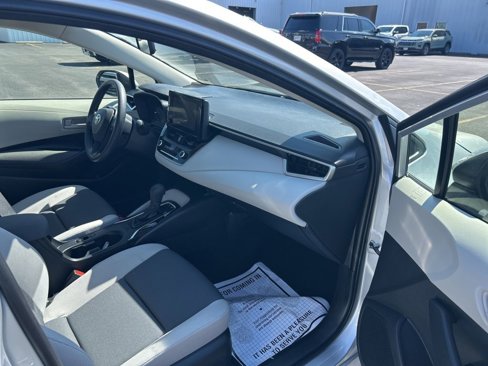 Used 2025 Toyota Corolla LE image 34