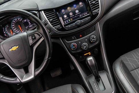 Used 2022 Chevrolet Trax LT w/ LT Convenience Package image 19