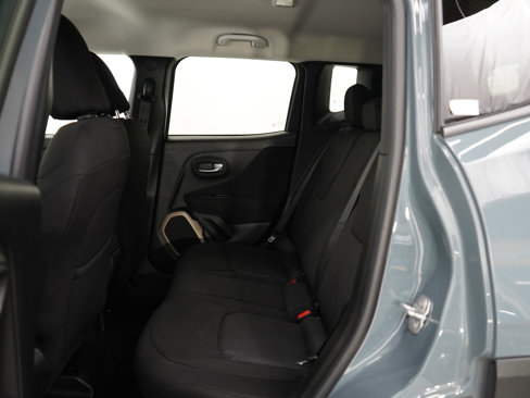 Used 2017 Jeep Renegade Latitude w/ Cold Weather Group image 16