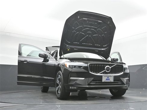 Used 2022 Volvo XC60 B5 Momentum w/ Climate Package image 51