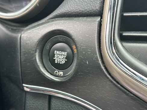 Used 2017 Jeep Grand Cherokee Limited image 21
