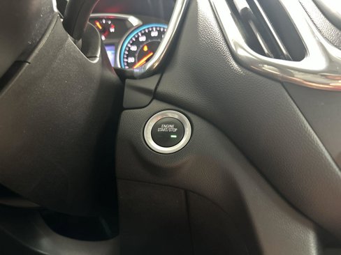 Used 2020 Chevrolet Equinox LT image 16