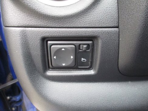 Used 2017 Nissan Versa SL image 32