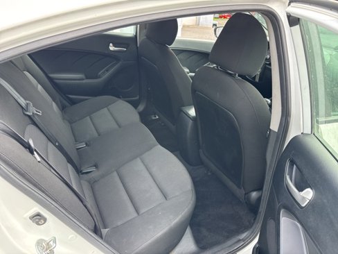 Used 2017 Kia Forte LX image 9