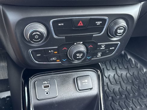 Used 2020 Jeep Compass Latitude image 23