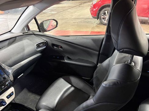 Used 2018 Toyota Prius Three Touring image 21