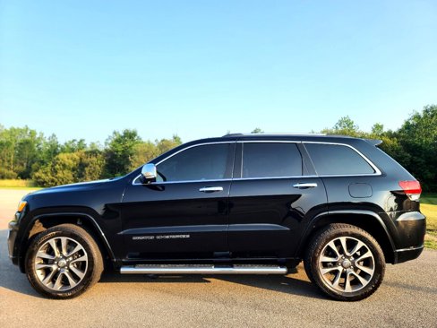 Used 2017 Jeep Grand Cherokee Overland w/ Jeep Active Safety Group image 34