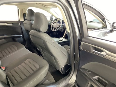 Used 2019 Ford Fusion SE image 32