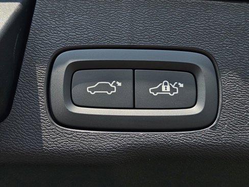 New 2025 Volvo XC60 B5 Core w/ Protection Package Premier image 11