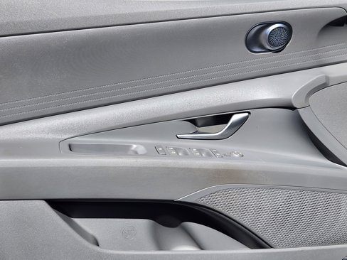 Used 2021 Hyundai Elantra SE image 7