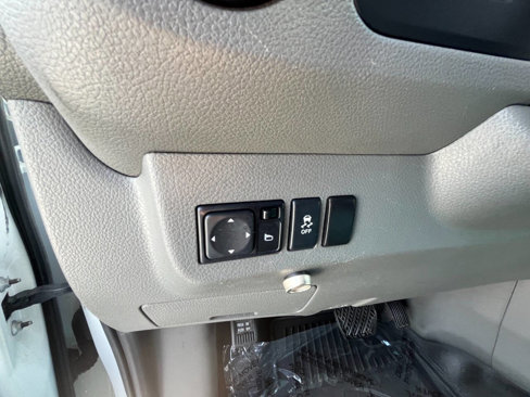 Used 2021 Nissan NV 2500 S image 24