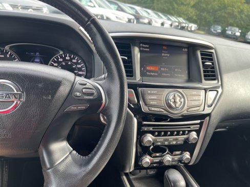 Used 2020 Nissan Pathfinder SV image 43
