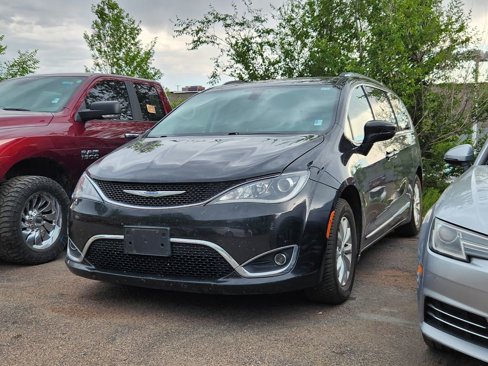 Used 2018 Chrysler Pacifica Touring-L Plus image 17